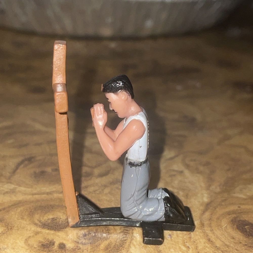HOMIES |‎ SANTOS | Series 6 Vtg Vinyl Cross Praying Mini Figure 1:32 Scale